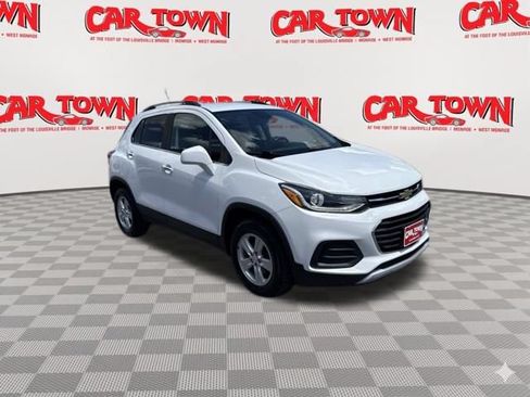 Used 2019 Chevrolet Trax LT w/ LT Convenience Package AWD/4WD image 2