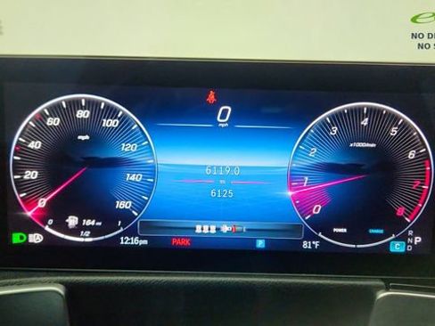Used 2025 Mercedes-Benz GLB 250 4MATIC w/ Exclusive Package image 57
