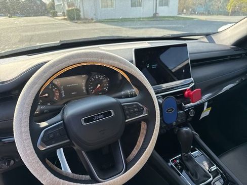 Used 2026 Jeep Compass Limited image 7