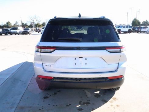 New 2025 Jeep Grand Cherokee Limited image 24