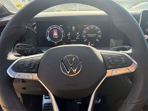 New 2026 Volkswagen Tiguan SE R-Line FWD image 17