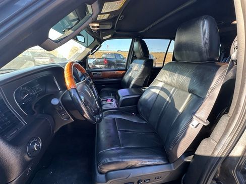 Used 2016 Lincoln Navigator Select AWD/4WD image 13