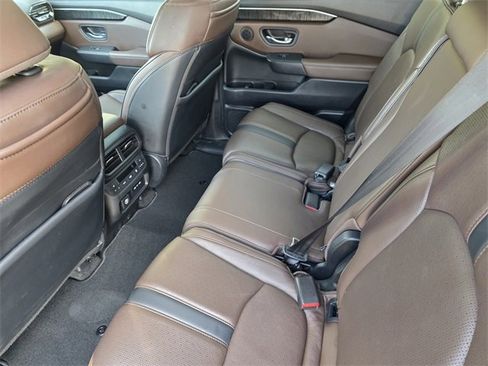 Used 2025 Honda Pilot Elite image 21