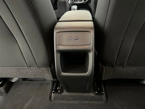 Used 2025 Chevrolet Trax LT image 21