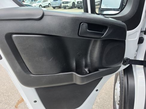 Used 2025 RAM ProMaster 2500 w/ U-Haul Equipment Group FWD image 20