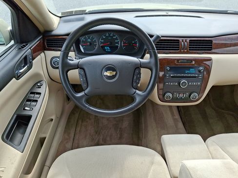 Used 2011 Chevrolet Impala LT FWD image 16