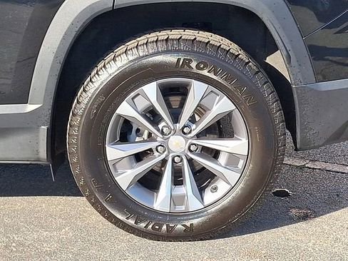 Used 2025 Chevrolet Equinox LT FWD image 30