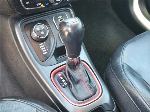 Used 2019 Jeep Compass Trailhawk w/ Cold Weather Group image 16