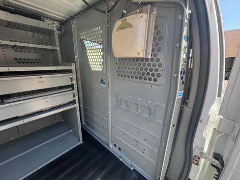 Used 2013 Chevrolet Express 2500 RWD image 18