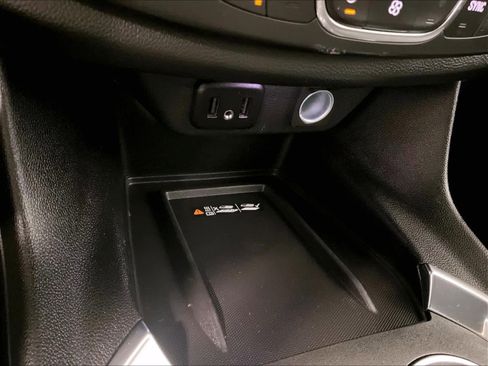 Used 2023 Chevrolet Traverse LT w/ Rear Camera Mirror Package image 26