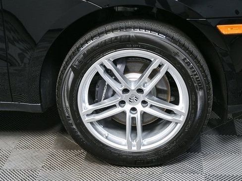 Used 2026 Porsche Macan AWD/4WD image 38