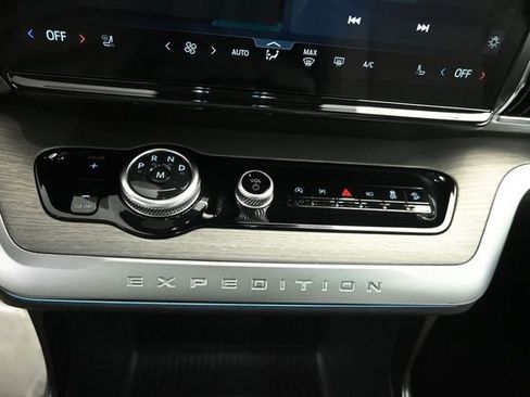 Certified 2025 Ford Expedition Platinum w/ Driver's Package AWD/4WD image 14