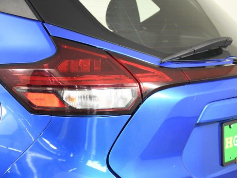 Used 2023 Nissan Kicks SV image 33