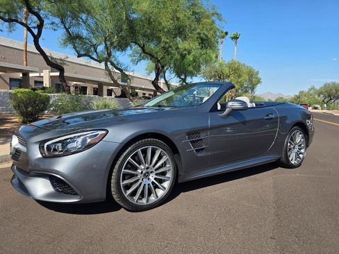 Used 2018 Mercedes-Benz SL 550 image 3