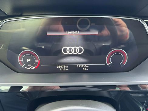 Used 2021 Audi e-tron Premium Plus w/ Premium Plus Package image 35