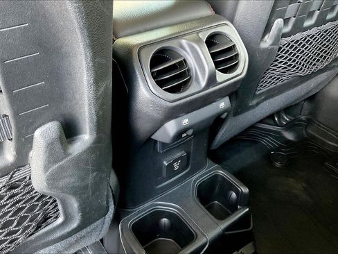 Used 2020 Jeep Gladiator Rubicon image 11