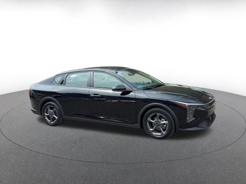 Used 2025 Kia K4 LXS image 2