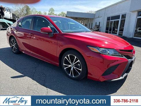 Certified 2019 Toyota Camry SE FWD image 1