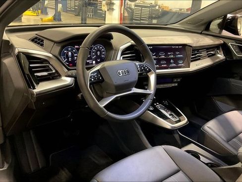 Used 2025 Audi Q4 e-tron Premium Plus w/ Premium Plus image 14