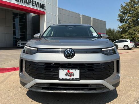 Used 2026 Volkswagen Tiguan SE FWD image 3