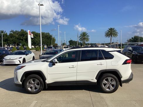 Used 2024 Toyota RAV4 XLE AWD/4WD image 4