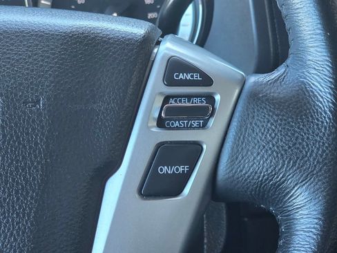 Used 2019 Nissan Titan SV w/ SV Convenience Package image 18