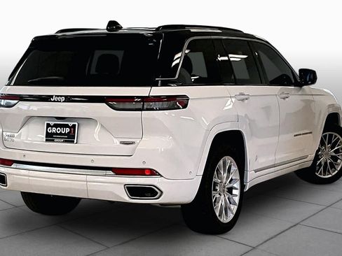 Used 2025 Jeep Grand Cherokee Summit w/ MOPAR Finishing Package AWD/4WD image 12