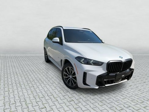 Used 2025 BMW X5 xDrive40i w/ M Sport Package AWD/4WD image 2