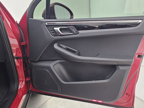 Used 2022 Porsche Macan image 16