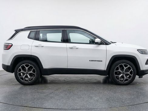 Used 2025 Jeep Compass Limited AWD/4WD image 11