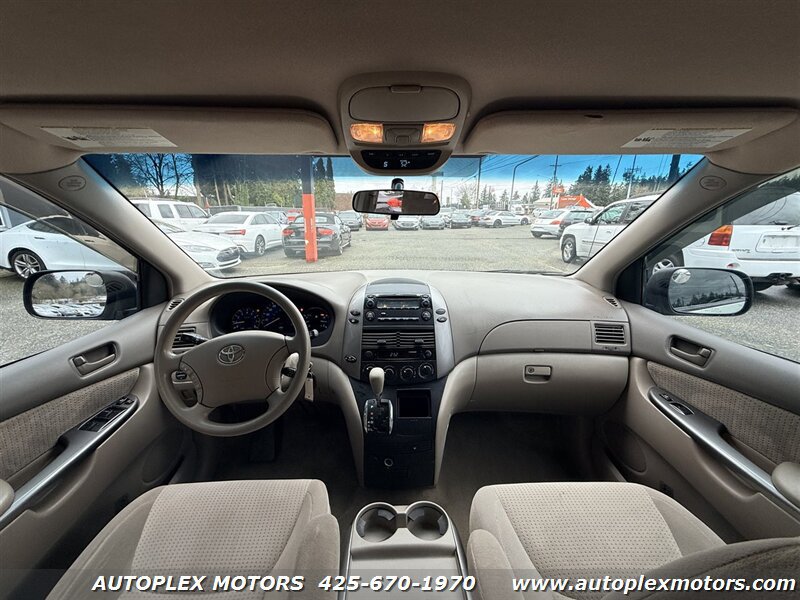 Used 2008 Toyota Sienna LE w/ Towing Prep Pkg AWD/4WD image 12