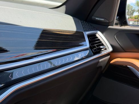 Used 2025 BMW X5 sDrive40i w/ M Sport Package RWD image 38