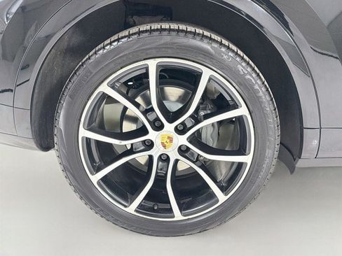 Certified 2023 Porsche Cayenne S AWD/4WD image 33