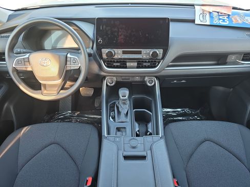 Certified 2025 Toyota Grand Highlander FWD image 9