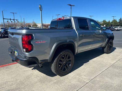 Used 2023 Chevrolet Colorado Trail Boss w/ Technology Package image 4