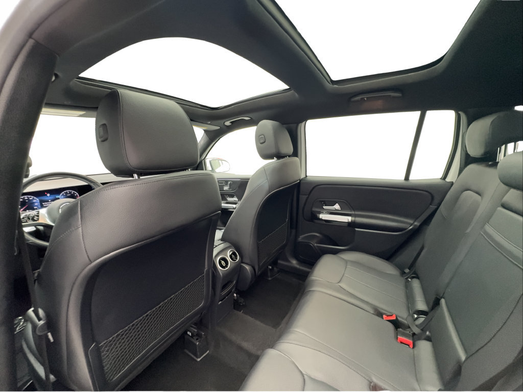 Used 2025 Mercedes-Benz GLB 250 4MATIC image 22