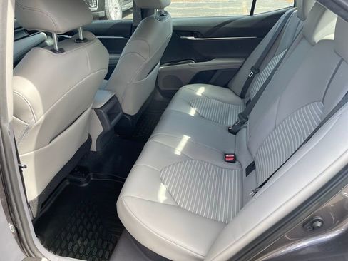 Used 2022 Toyota Camry SE FWD image 11