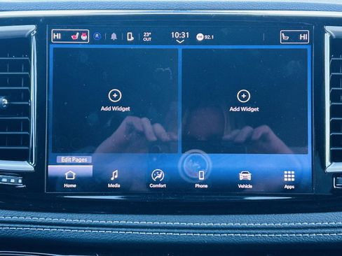 Used 2024 Chrysler Pacifica Touring-L image 21