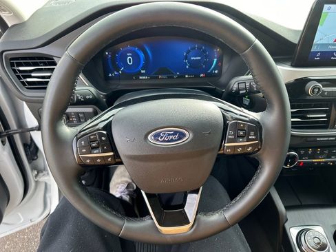 Used 2022 Ford Escape Titanium image 18