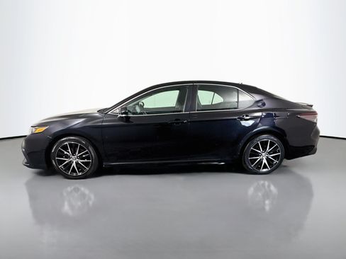 Used 2022 Toyota Camry SE FWD image 6