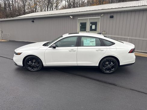 New 2025 Honda Accord SE image 3
