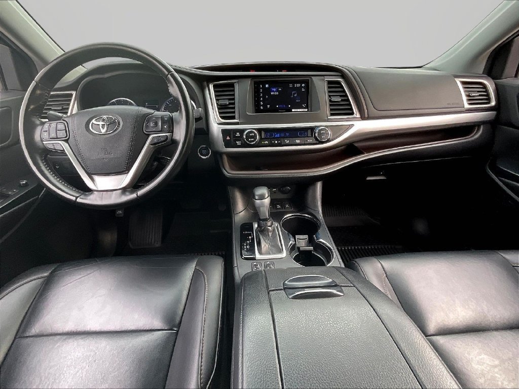 Used 2019 Toyota Highlander XLE AWD/4WD image 8