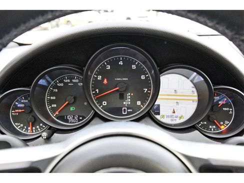 Used 2017 Porsche Cayenne Platinum Edition image 10