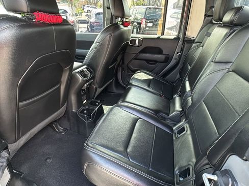 Used 2020 Jeep Gladiator Overland w/ Popular Equipment Package AWD/4WD image 13