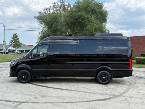 Used 2024 Mercedes-Benz Sprinter 2500 image 6
