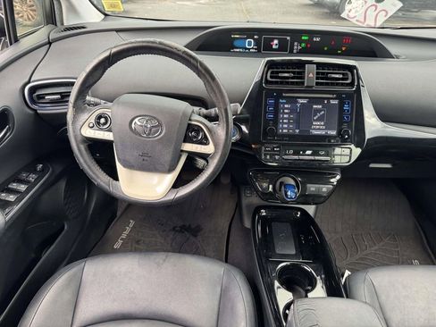 Used 2017 Toyota Prius Four Touring FWD image 16