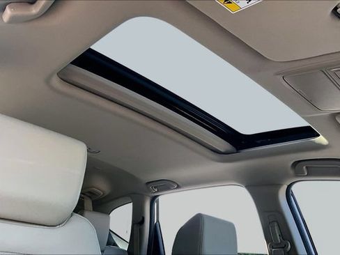 Used 2018 Honda CR-V Touring image 26