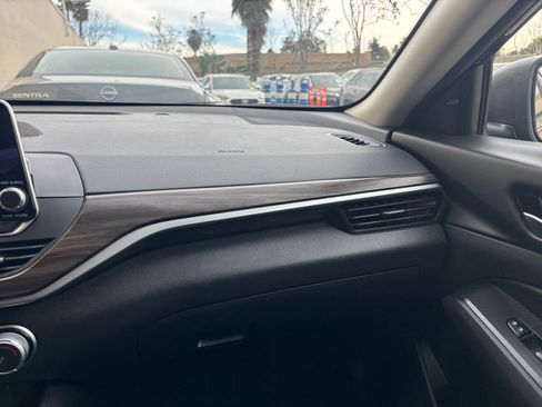 Used 2025 Nissan Altima 2.5 SV image 40