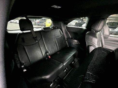 Used 2025 Toyota Sienna Platinum image 27