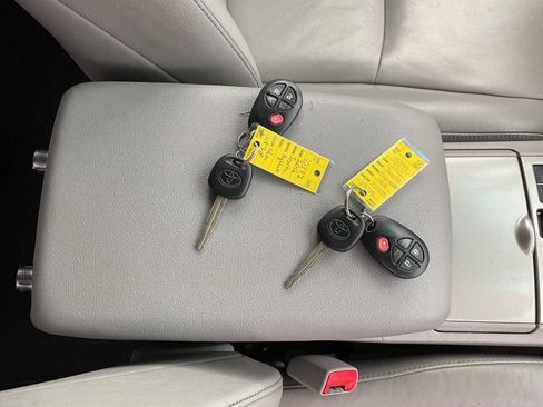 Used 2012 Toyota Highlander SE w/ Tow Pkg AWD/4WD image 43